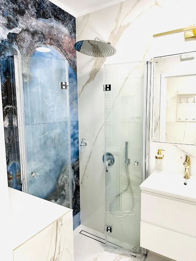 Luxury Iris Apartment Warsaw