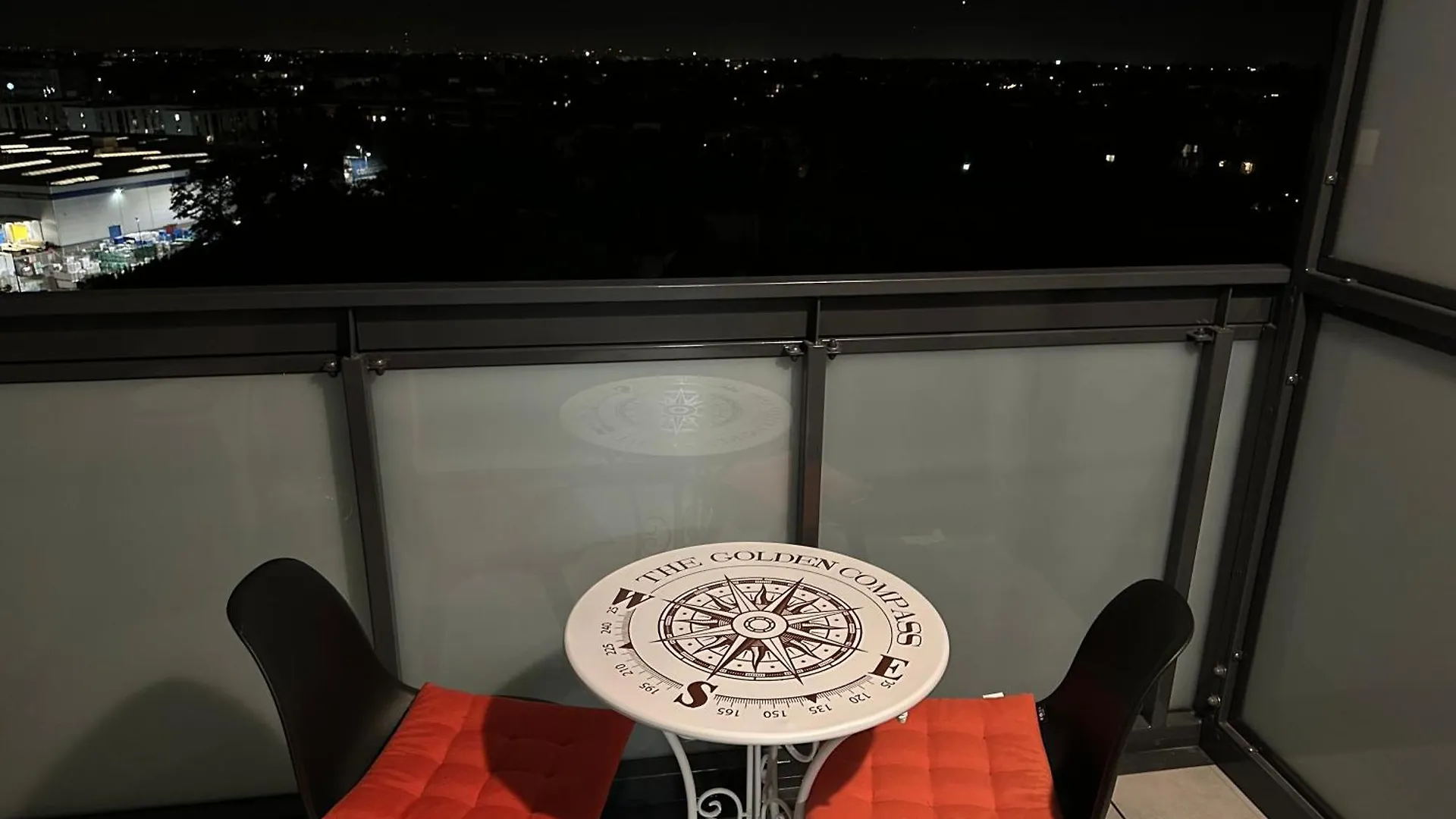 Luxury Iris Apartment Warsaw Poland