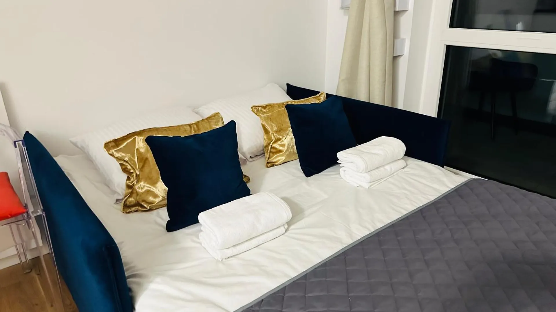 Luxury Iris Apartment Warsaw