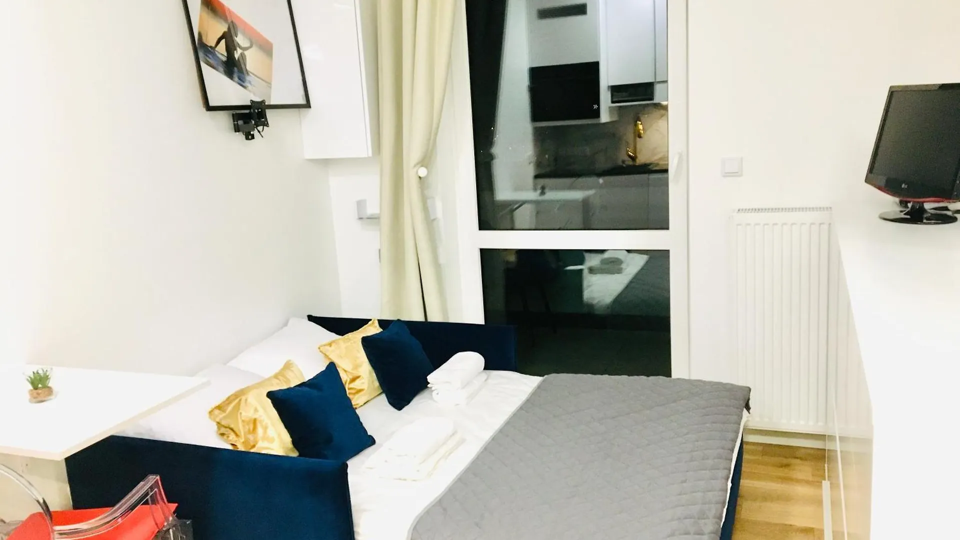 Luxury Iris Apartment Warsaw 0*,  Poland